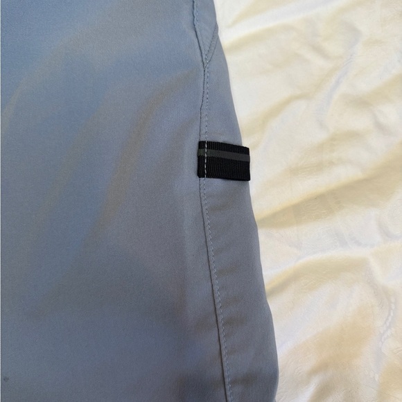 Oakley Men's Light Gray Hybrid Shorts - Picture 3 of 10